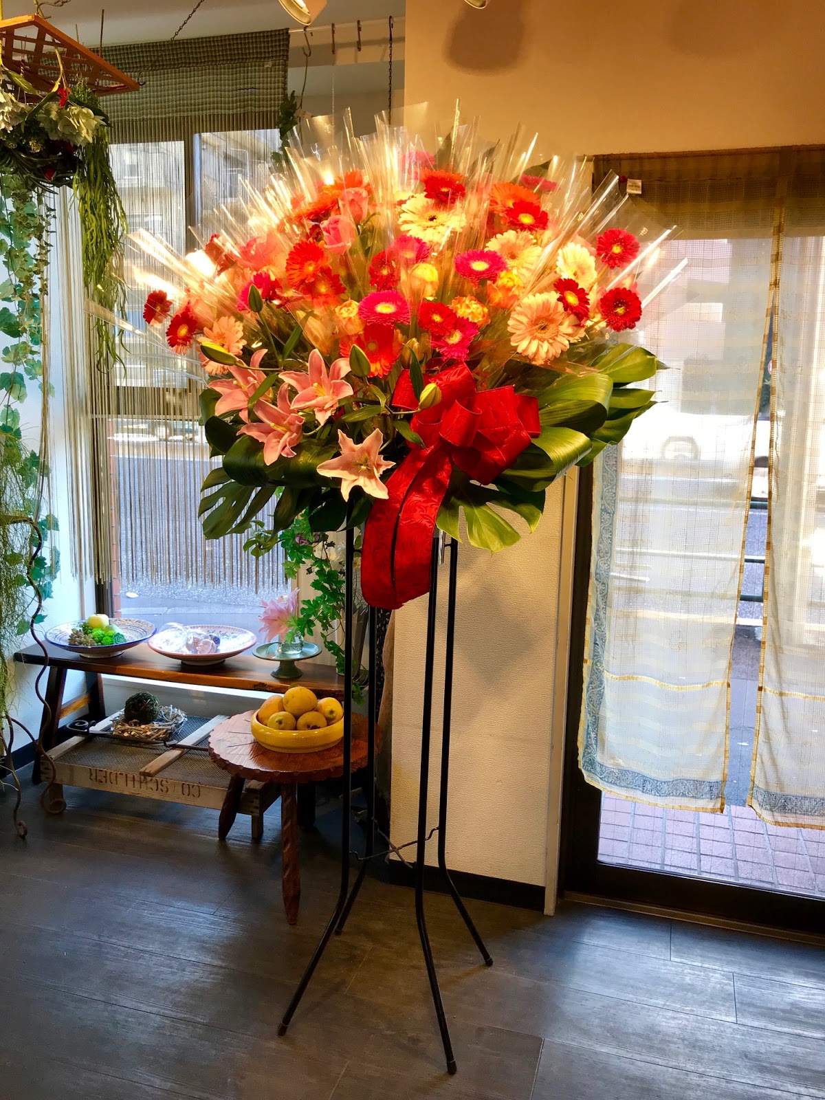 ルーテル市ヶ谷センター 花束スタンド 葉織 Haori Flowers 新宿区のお花屋さん