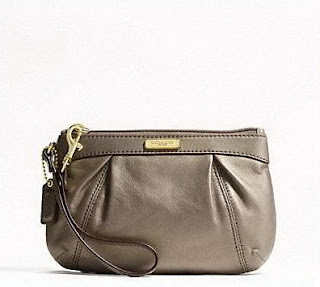 COACH LEATHER PLEATED MEDIUM WRISTLET F46484