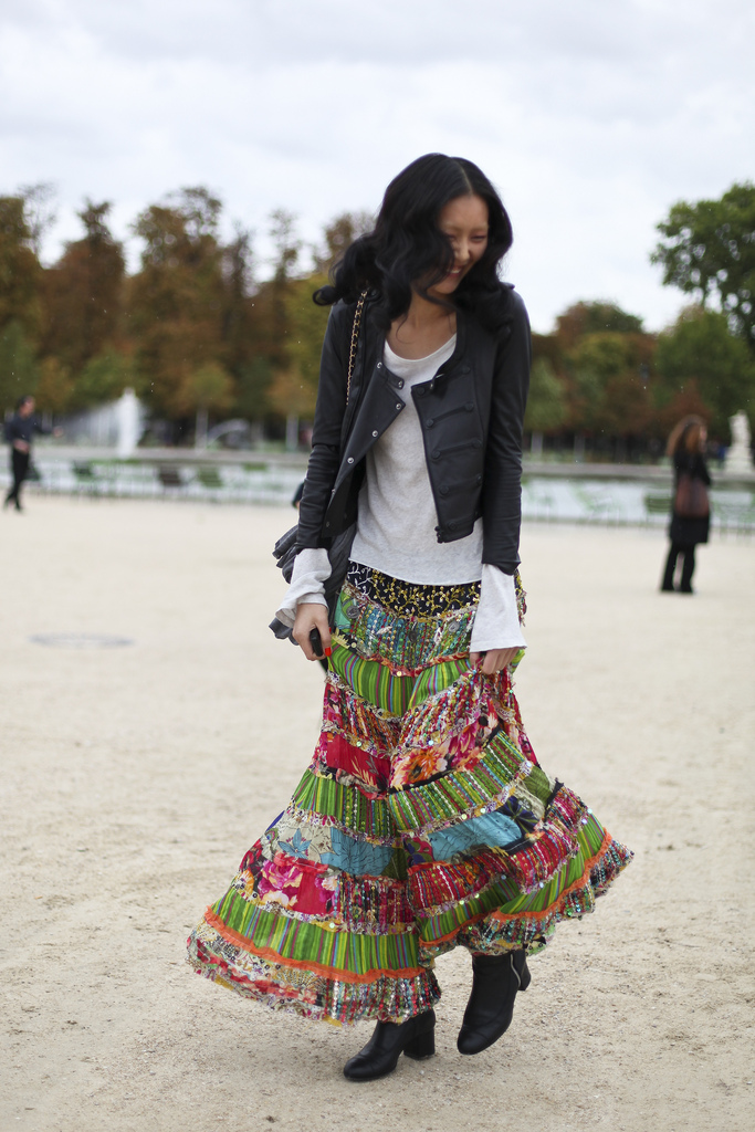  skirt paired with the rough black leather boots and leather jacket