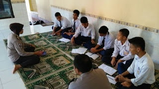 Siswa SMP Muhammadiyah 7 Yogyakarta Kunjungi Polsek Kotagede