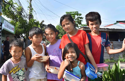 Young Filipino children smiling