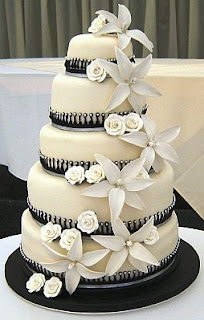  Wedding Cakes in Black & White
