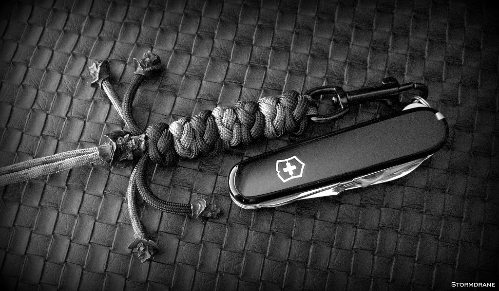 How to Tie Leather or Paracord Lanyard Knots (Diamond Knot, Matthew Walker  Knot and Stopper Knot)