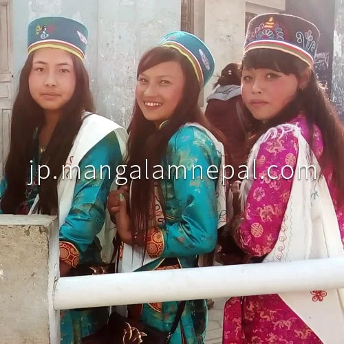 ネパール美人の顔 タマン族女性3人
