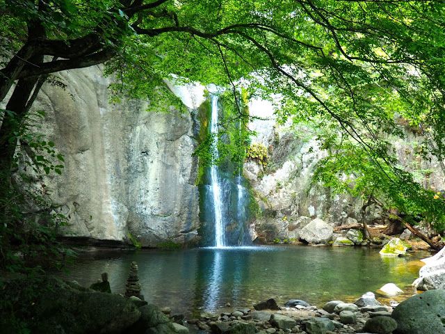 น้ำตกกูซอง (Guseong Waterfall: 구성폭포)