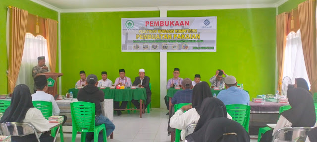 BLKK Pondok Pesantren Ruhul Islam | Membuka Pelatihan Berbasis Kompetensi dengan Program Pelatihan Pembuatan Pakaian