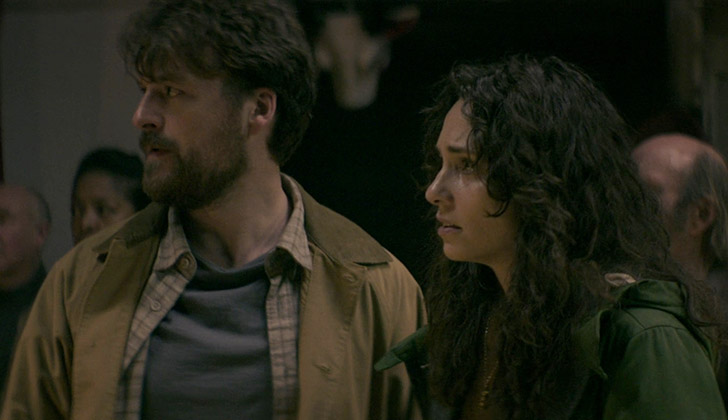 O casal Henry (Matt Stokoe) e Rebecca (Tuppence Middleton) no filme 'O Senhor do Caos'