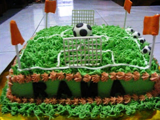 Gambar Kue Ulang Tahun Anak Laki-Laki Tema Lapangan Bola