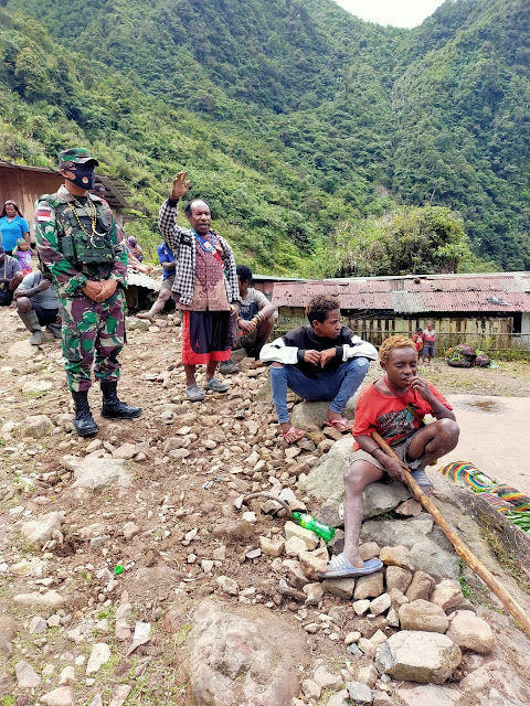 TNI dan Masyarakat Gelar Bakar Batu di Tembagapura