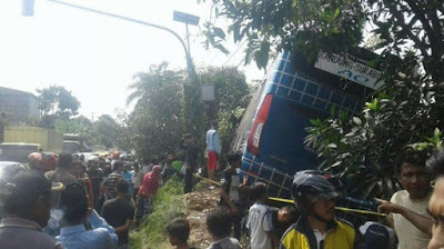 Kecelakaan Tunggal Bus MGI Saat Pulang Wisata