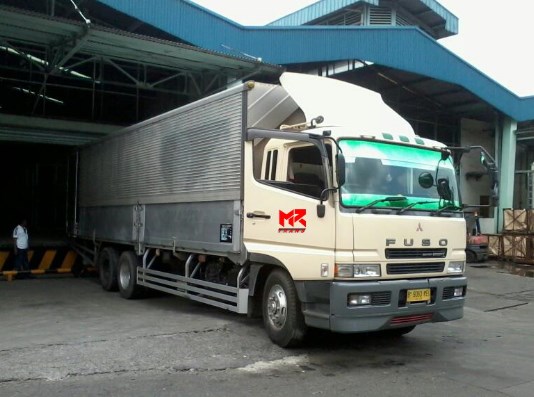 truk box mitsubishi FUSO FM