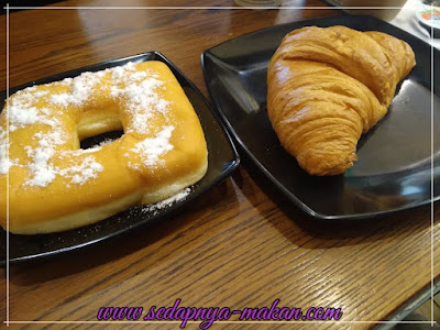 donut dan jumbo croissant