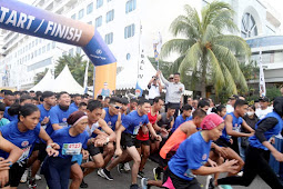 Rudi Melepas Peserta Marathon Batam 10 K yang Diikuti Ratusan Peserta 