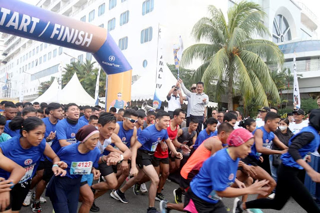 Rudi Melepas Peserta Marathon Batam 10 K yang Diikuti Ratusan Peserta