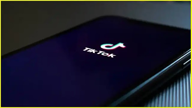 This TikTok trick will make text appear and disappear in your videos