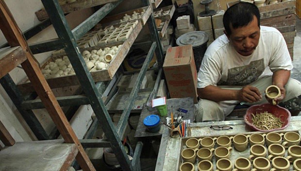 Cara Merawat Kerajinan  Keramik  dari Tanah Liat rekreartive