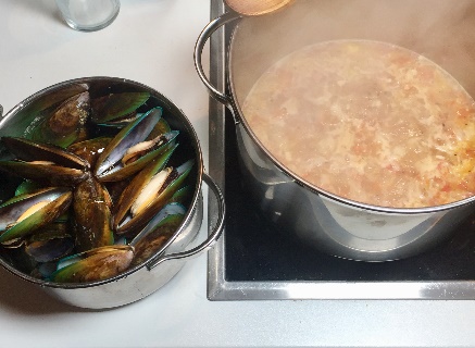 TURNER WHOLE SHELL MUSSELS in White Wine Sauce Step 4