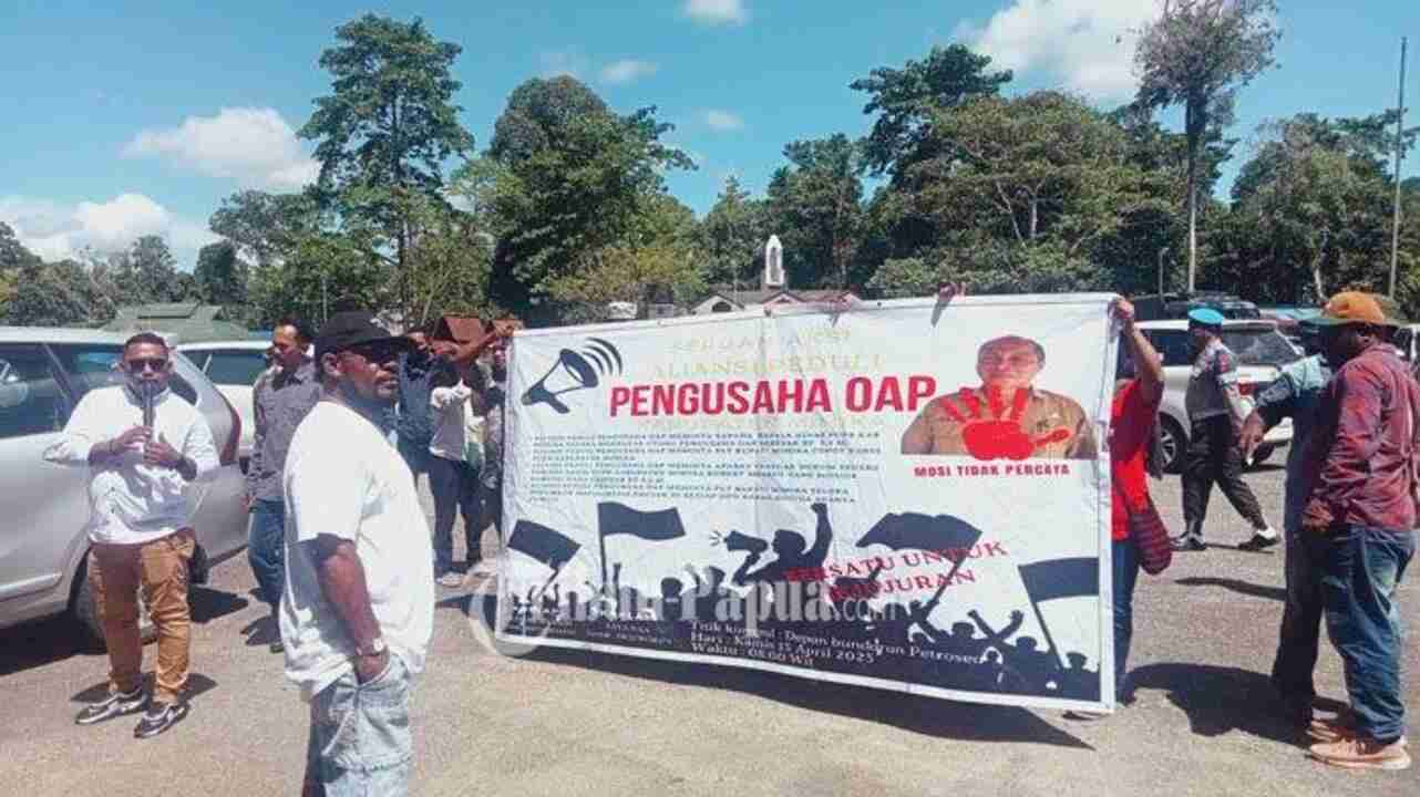 Menuntut Pembayaran Hak, Puluhan Pengusaha Orang Asli Papua Demo Damai di Kantor Dinas PUPR Mimika
