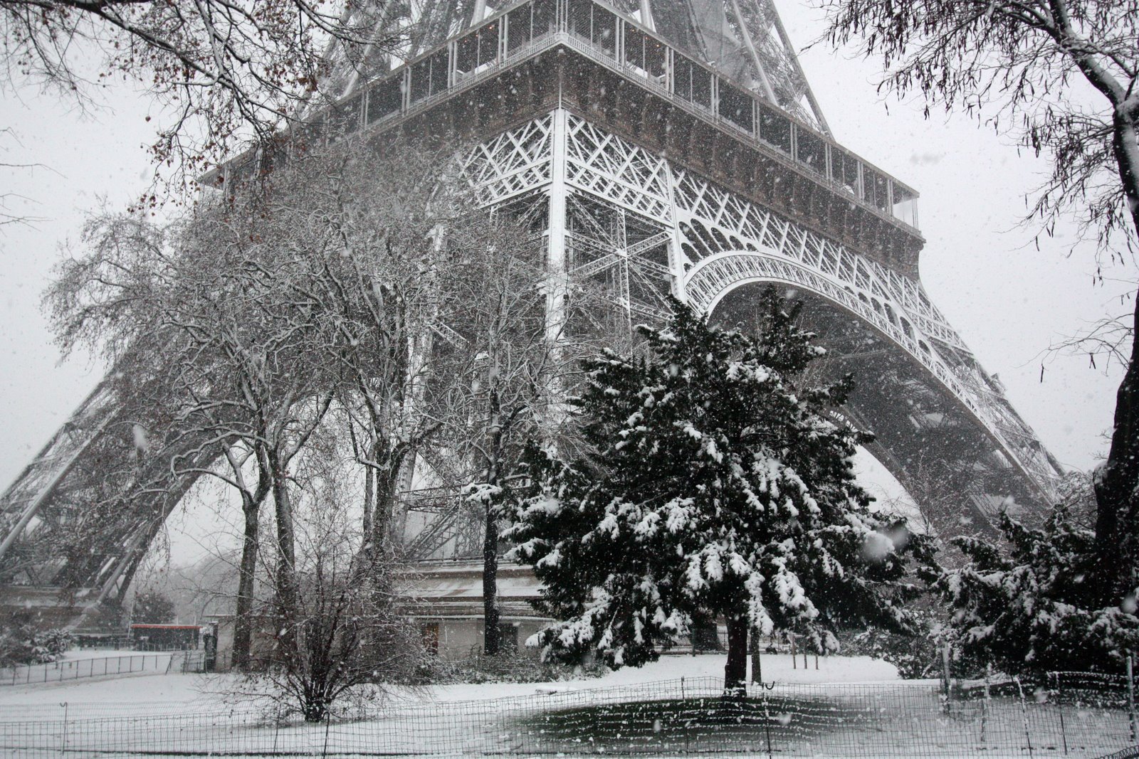 ParisDailyPhoto: Yes, SNOW again...