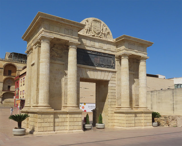 Puerta del Puente (Gate of the Bridge), Plaza del Triunfo, Córdoba