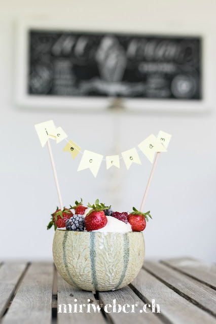 Foodblog Schweiz, Foodbloggerin Schweiz, Homemade Icecream, Eis selber machen, Glace selber machen, Melonenglace, Honigmelonen Eis, Foodfotografie Schweiz , Kreativblog, DIY Chalkboard, Chalkboard selber machen, Chalkboardletterin Schweiz 