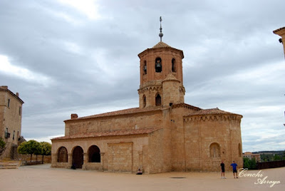 Bella iglesia románica la de San Miguel que también se encuentra en la plaza Mayor de Almazán