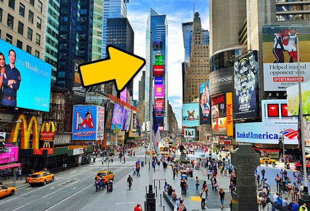 Bangunan kosong di Times Square, New York, AS