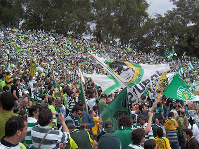 Bancada Norte do Estádio Nacional - As claques leoninas