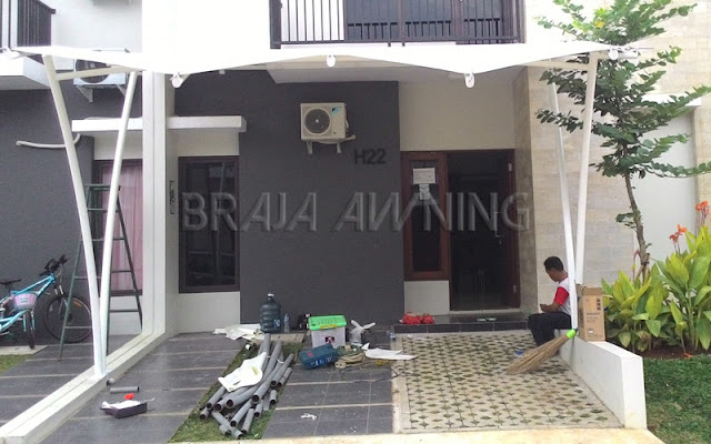 Tenda membrane untuk halaman depan rumah