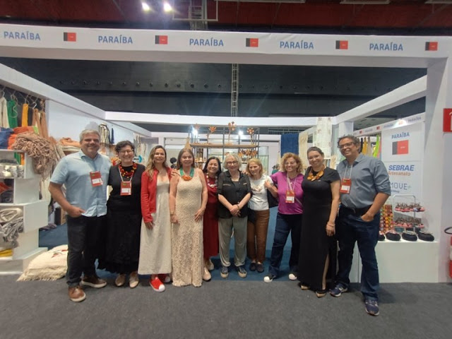Primeira-dama da Paraíba acompanha artesãos em feira nacional, em Minas Gerais