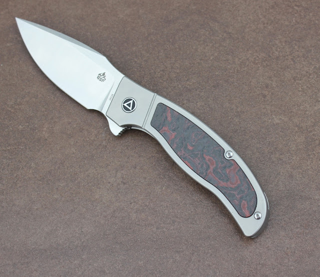 The inserts are made of an exciting mix of carbon fiber and colored G10