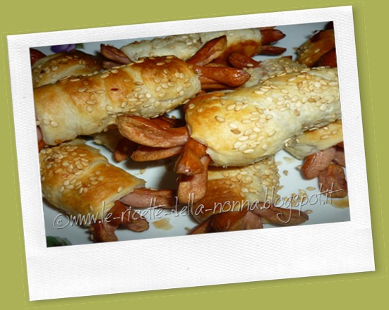 Bocconcini di wurstel in pastasfoglia con semi di sesamo (7)