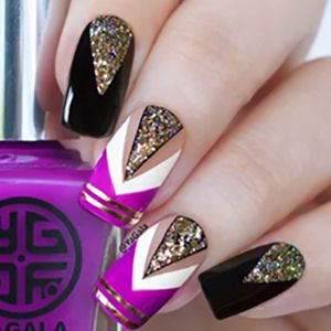 unhas decoradas roxo, preto e dourado