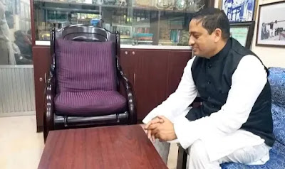যুগে যুগে ওদের হৃদয়ের রক্তক্ষরণে কাঁদে রাজপথ
