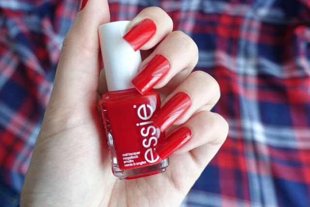 Valentinstag Essie Really Red