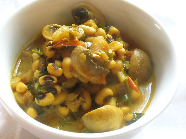 black-eyed peas with mushrooms