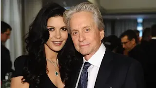 MichaelDouglas e sua esposa Catherine Zeta-Jones comemoram 22 anos de casamento