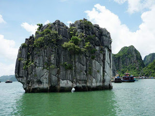 Thuê Tàu Thăm Vịnh Hạ Long