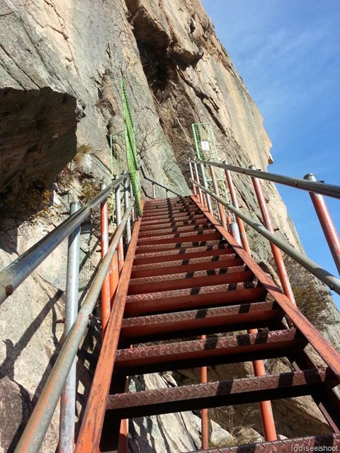 From Biseondae Rock to Geumganggul Cave-The final staircase leading to a small level platform just beneath the cave