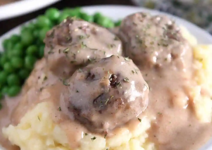 Skillet Swedish meatballs