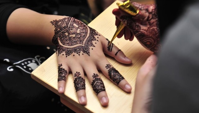 model henna tangan simple