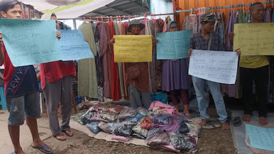 Jadi Polemik, Puluhan Pedagang Pasar Desa Batujaya Karawang Lakukan Aksi Damai
