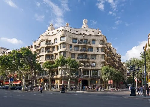 Arte Universal: Casa Milá, La Pedrera de Gaudí