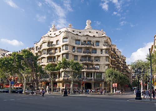 Arte Universal: Casa Milá, La Pedrera de Gaudí
