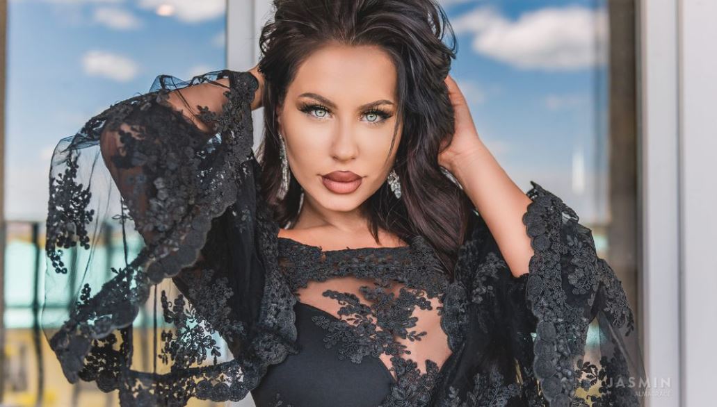 AlmaGrace Model GamouCams
