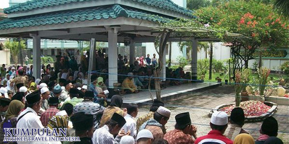 Wisata Religi di Bumi Majapahit