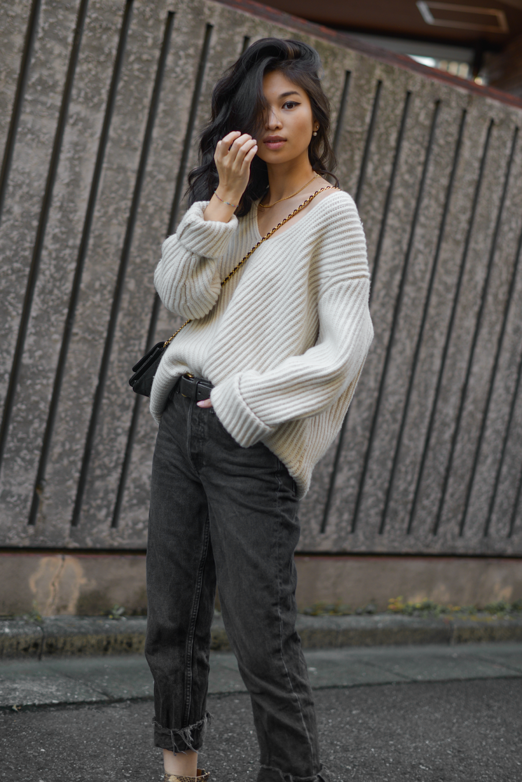 Chunky knit sweaters for fall, Deborah Acne Studios sweater, snakeskin booties with oversized sweater, casual fall outfits, beige oversized sweater, ribbed knit sweaters outfits, animal print booties, FOREVERVANNY style - Acne Studios Ribbed Wool Sweater Two Ways / FOREVERVANNY