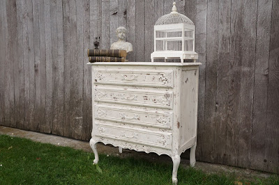 commode-brocante-chic-blanche-patinée-style-nordique