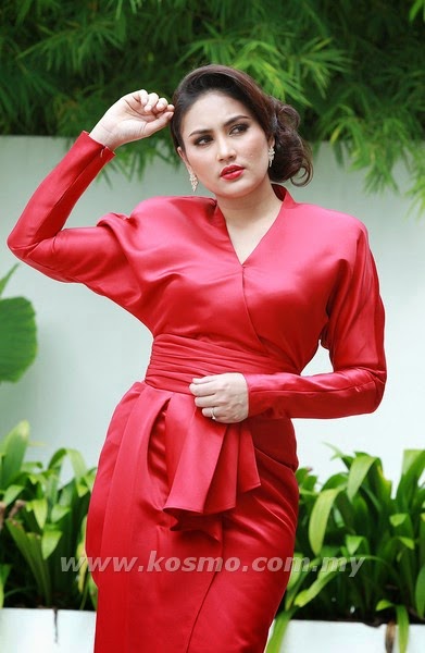  Gambar  gebu Fasha  Sandha  pakai gaun merah