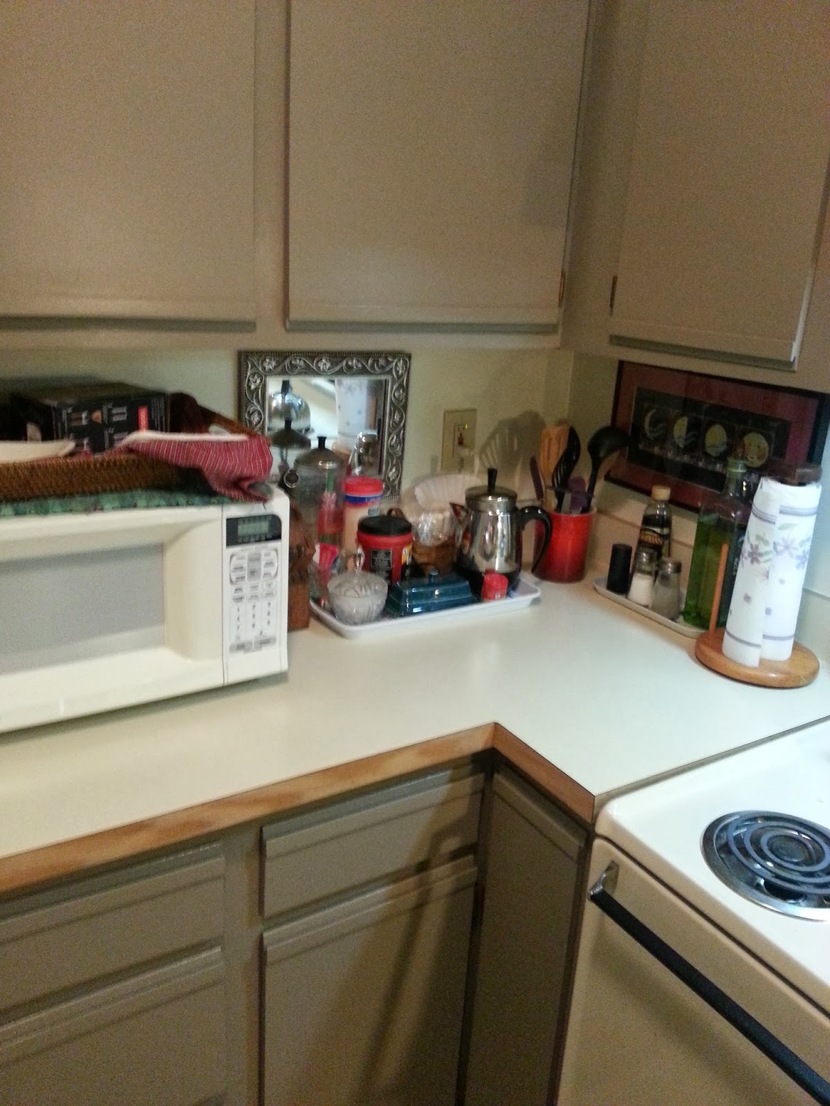 foobella design: Painting Laminate Kitchen Cabinets. Done!